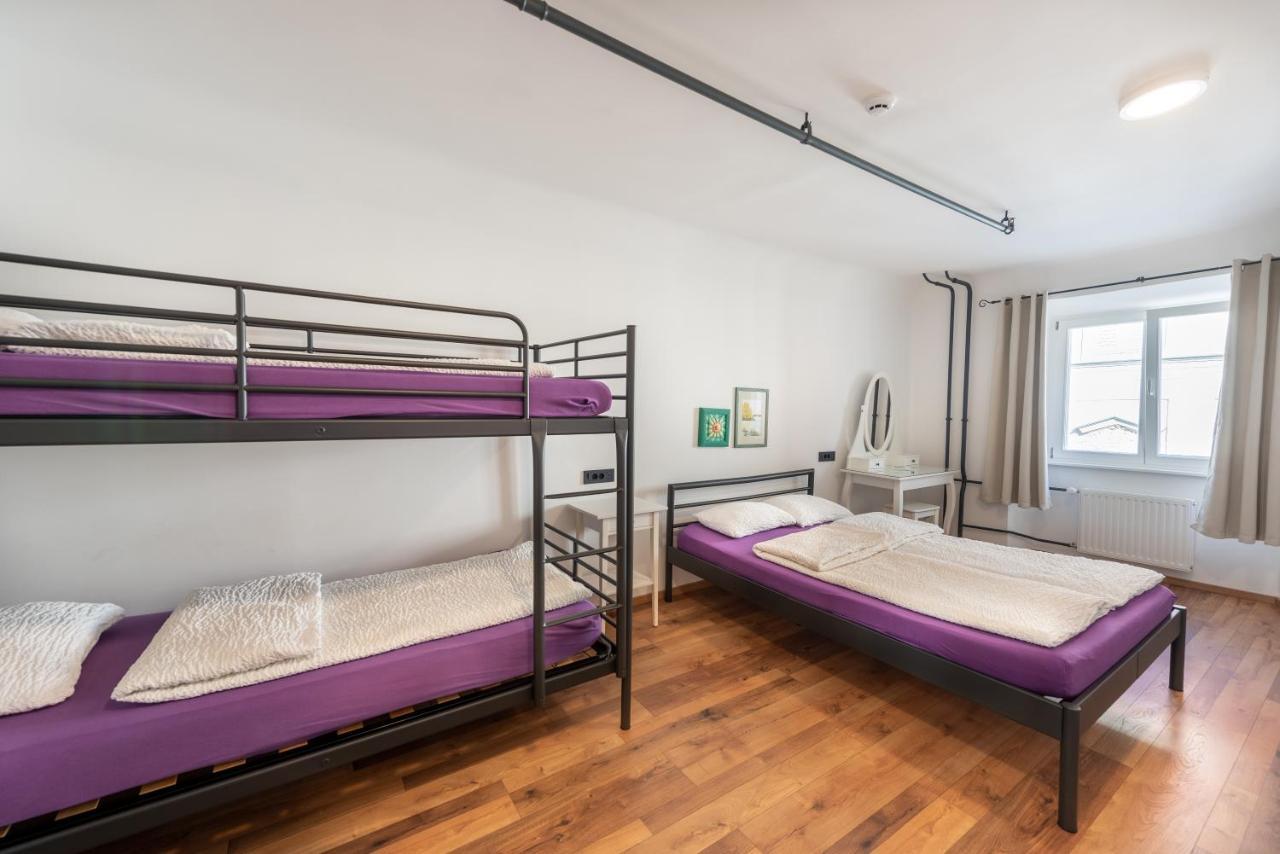 Hostel Adhoc
